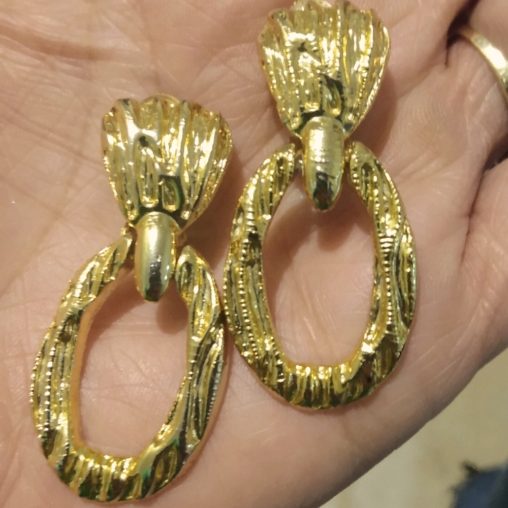 Vintage gold tone door knocker earrings.